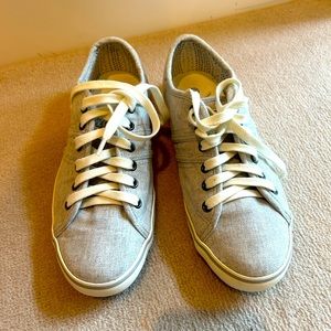 Far Face ladies light grey sneakers size 7